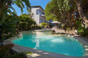 Villa Rhulani & Protea Living Suite - Luxurious modern Villa in Hout Bay